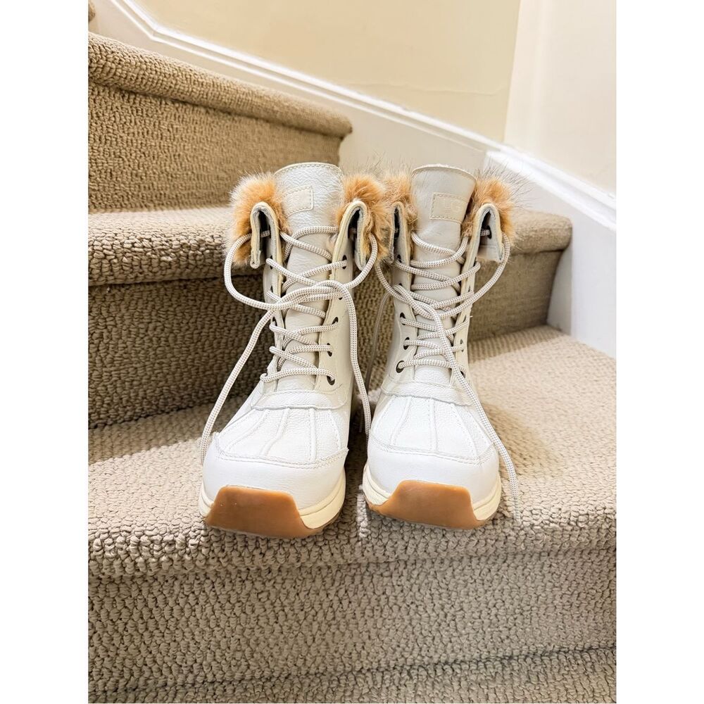 UGG Cream Lace-Up Winter Boots with Fur Cuff and Tan Sole 9 W USED ONCE